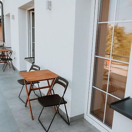 Noclegi Przy Stacji Nowy Dwor Mazowiecki Exterior photo