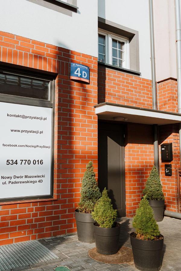 Noclegi Przy Stacji Nowy Dwor Mazowiecki Exterior photo