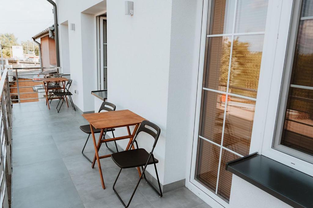 Noclegi Przy Stacji Nowy Dwor Mazowiecki Exterior photo
