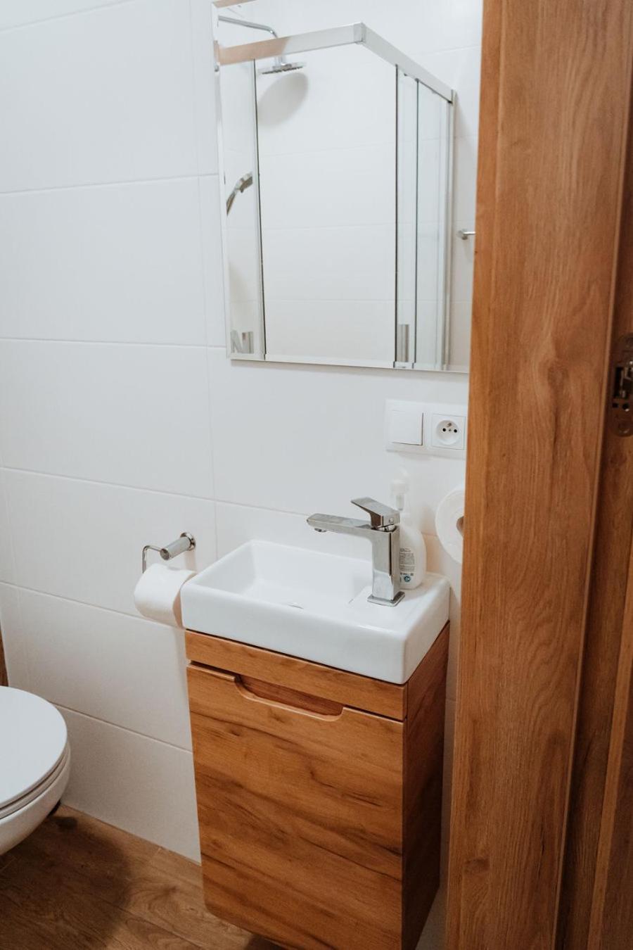Noclegi Przy Stacji Nowy Dwor Mazowiecki Exterior photo